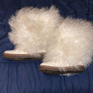 BEARPAW BOOTS Womens Boetis II Curly Lamb Fur  White 1294w - size 10